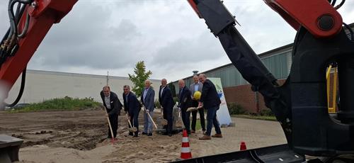 Die DEULA Rheinland GmbH erweitert ihre Ausbildungsflächen: Spatenstich für die neue Bodenhalle