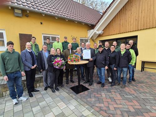 Minister Karl-Josef Laumann zeichnet Betrieb für herausragendes Engagement in der Nachwuchsförderung aus